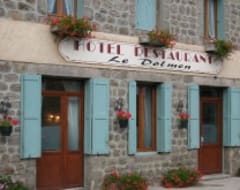 Hotel Logis - Le Dolmen (Luriecq, France)