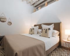 Hotel Hommyhome Be My Guest - Casa Assle (Seville, Spain)