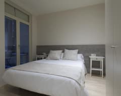 Entire House / Apartment Bravissimo Cort Reial-3B (Girona, Spain)