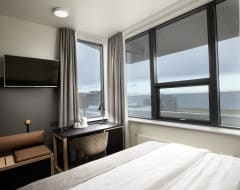 Hotel Cabin (Reykjavík, Iceland)