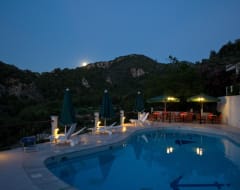 Hotel Daphne (Agios Konstantinos, Greece)