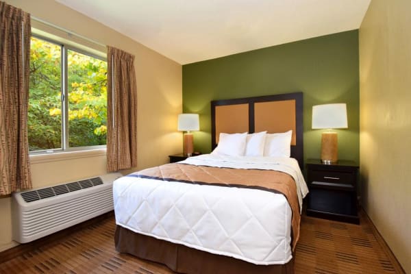 Extended Stay Deluxe Universal