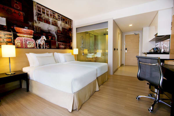 Straits Hotel & Suites